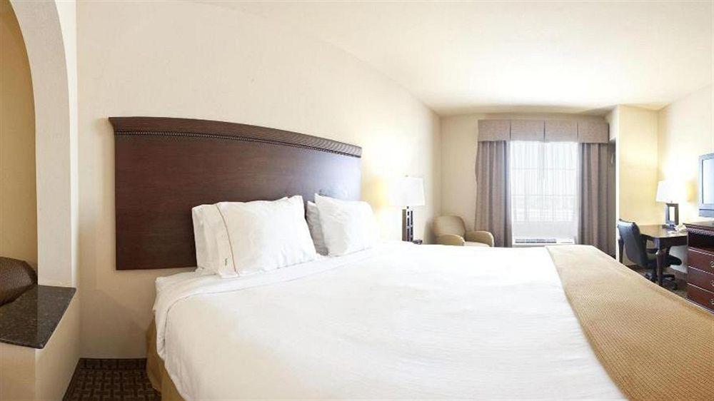 Holiday Inn Express Hotel And Suites Kingsville By Ihg Экстерьер фото